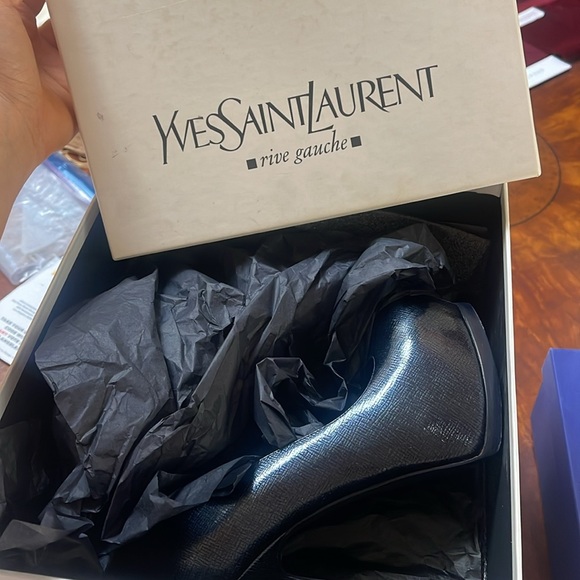 YVES SAINT LAURENT RIVE GAUCHE PATENT LEATHER PUMPS - Picture 7 of 7